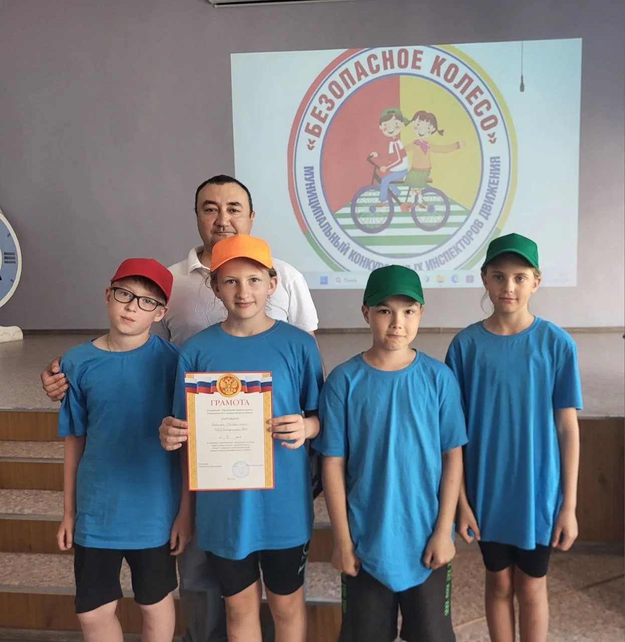 13 июня ребята из ЛОЛ «Непоседы» при МКОУ Аксарихинская СОШ приняли участие в районных соревнованиях "Безопасное колесо" среди команд летних оздоровительных лагерей с дневным пребыванием детей Камышловского МР