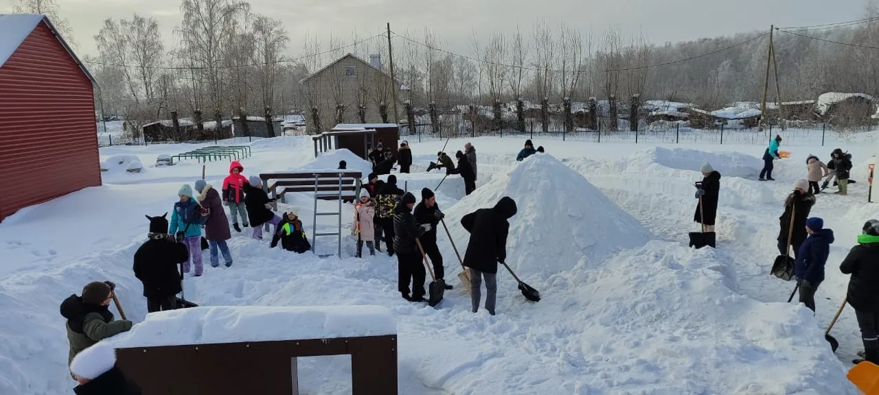 ​02.02.2023 в МКОУ Аксарихинская СОШ в рамках акции прошло мероприятия "Всемирный  день снега".