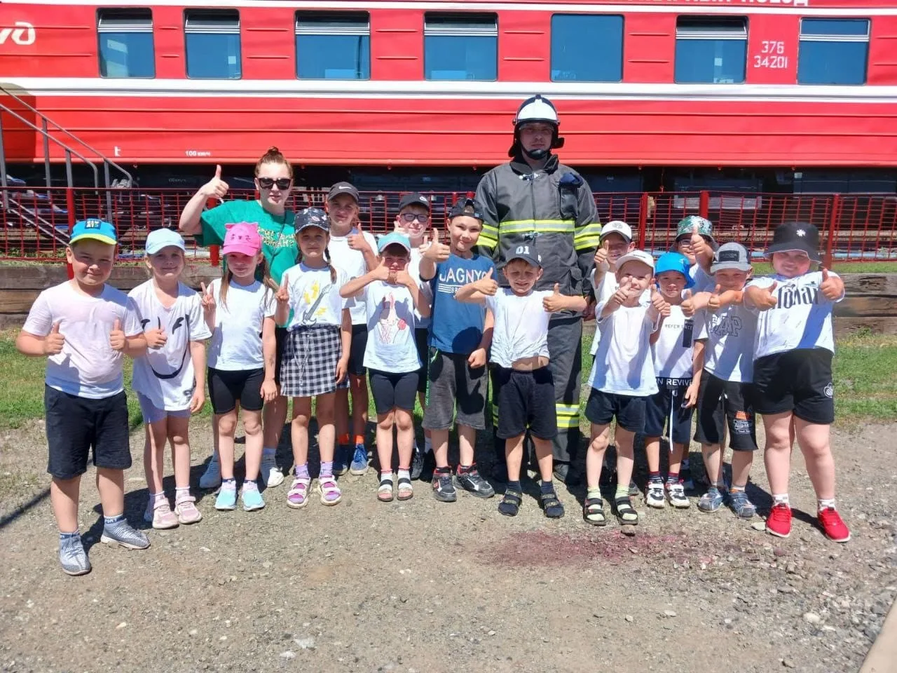 ​В ЛОЛ "Непоседы" при МКОУ Аксарихинской СОШ, была организована выездная экскурсия "Пожарный поезд".
