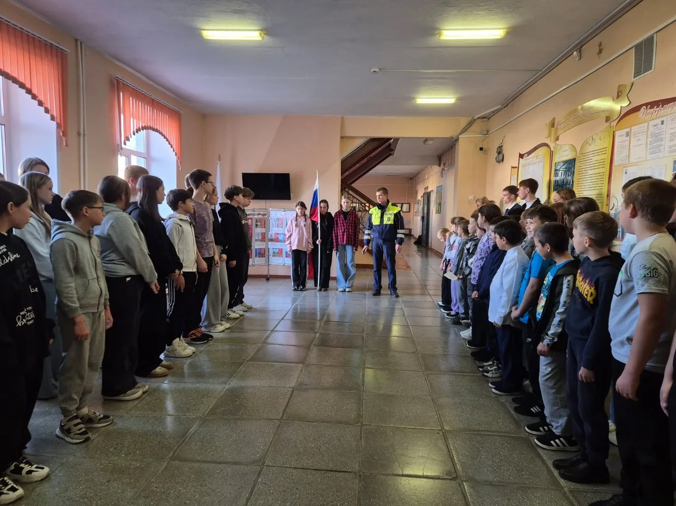 Встреча обучающихся МКОУ Аксарихинская СОШ с инструктором ОГИБДД МО МВД России «Камышловский»